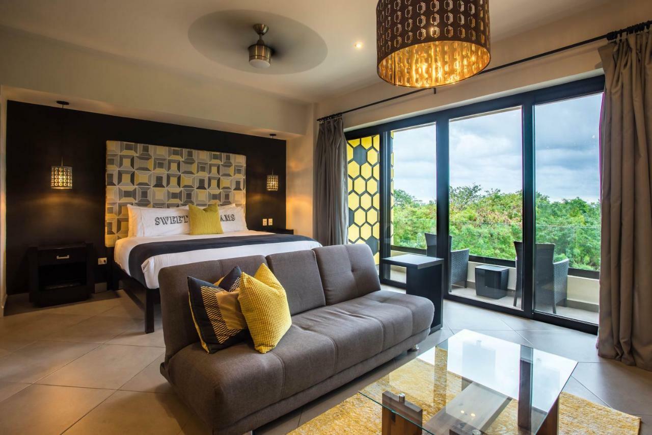 Honey B Suites Playa del Carmen Exterior photo